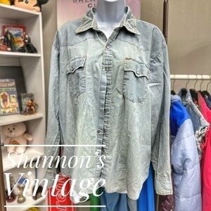 Lariat VNTG made in Hong Kong destroyed sz 17 denim shirt A24